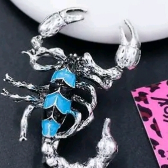 Silver plated black-and-blue scorpion  Necklace/brooch - Picture 12 of 15